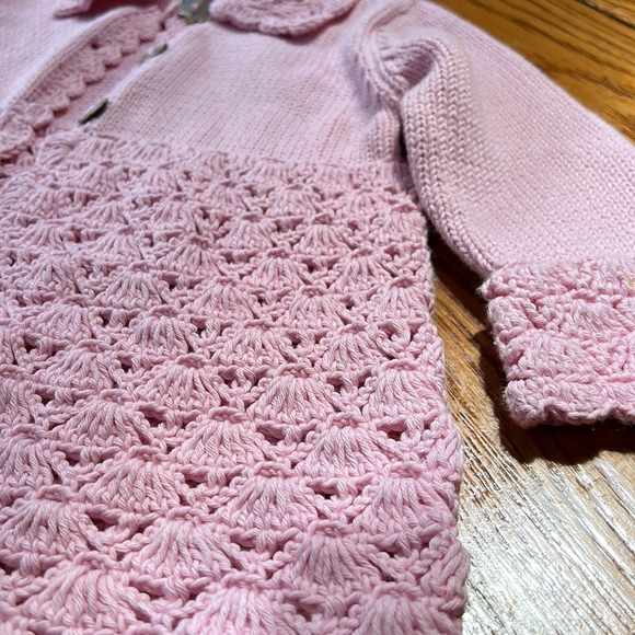 2H KNITS pink long style cardigan.  Pretty flower shaped buttons.  No size tag. - Picture 5 of 14